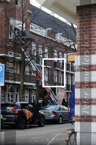 Amsterdam 5 maart 2021
Marieke Elsinga en haar vriend Sander verhuizen naar hun nieuwe huis . De studenten verhuizer verhuist ze.