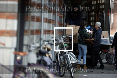 Amsterdam 5 maart 2021
Marieke Elsinga en haar vriend Sander verhuizen naar hun nieuwe huis . De studenten verhuizer verhuist ze.