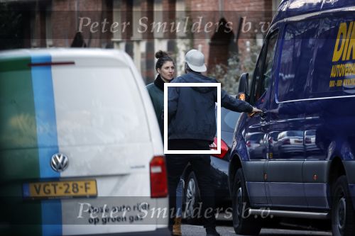 Amsterdam 5 maart 2021
Marieke Elsinga en haar vriend Sander verhuizen naar hun nieuwe huis . De studenten verhuizer verhuist ze.