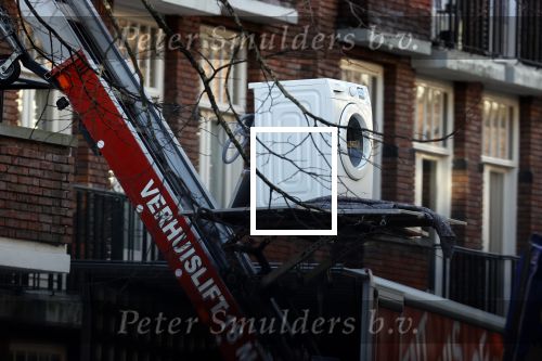 Amsterdam 5 maart 2021
Marieke Elsinga en haar vriend Sander verhuizen naar hun nieuwe huis . De studenten verhuizer verhuist ze.