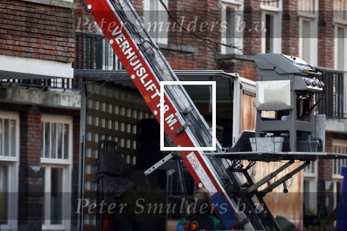 Amsterdam 5 maart 2021
Marieke Elsinga en haar vriend Sander verhuizen naar hun nieuwe huis . De studenten verhuizer verhuist ze.