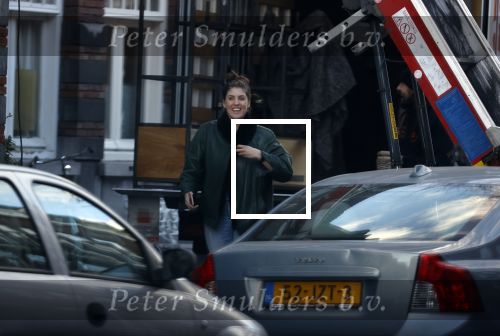 Amsterdam 5 maart 2021
Marieke Elsinga en haar vriend Sander verhuizen naar hun nieuwe huis . De studenten verhuizer verhuist ze.