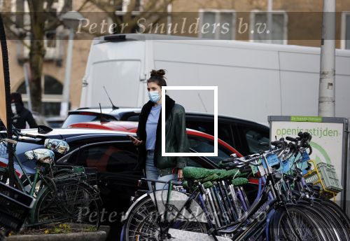 Amsterdam 5 maart 2021
Marieke Elsinga en haar vriend Sander verhuizen naar hun nieuwe huis . De studenten verhuizer verhuist ze.