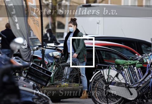 Amsterdam 5 maart 2021
Marieke Elsinga en haar vriend Sander verhuizen naar hun nieuwe huis . De studenten verhuizer verhuist ze.