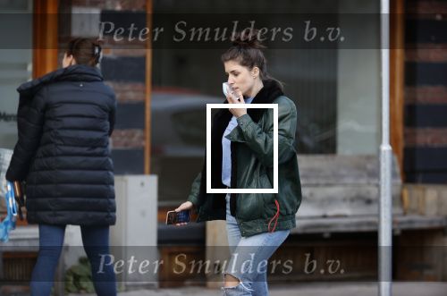 Amsterdam 5 maart 2021
Marieke Elsinga en haar vriend Sander verhuizen naar hun nieuwe huis . De studenten verhuizer verhuist ze.