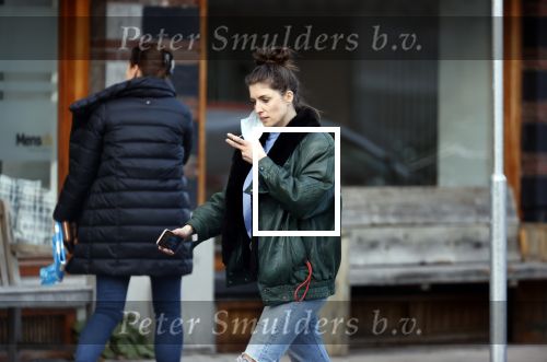 Amsterdam 5 maart 2021
Marieke Elsinga en haar vriend Sander verhuizen naar hun nieuwe huis . De studenten verhuizer verhuist ze.