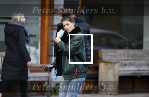 Amsterdam 5 maart 2021
Marieke Elsinga en haar vriend Sander verhuizen naar hun nieuwe huis . De studenten verhuizer verhuist ze.