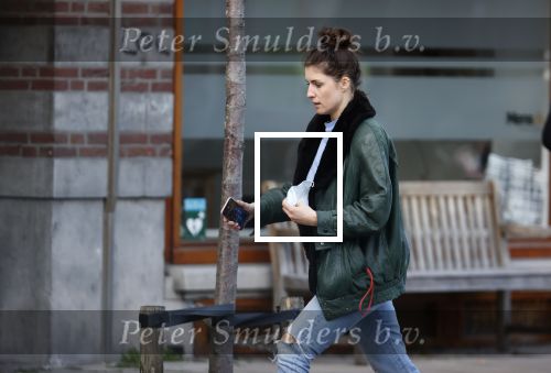 Amsterdam 5 maart 2021
Marieke Elsinga en haar vriend Sander verhuizen naar hun nieuwe huis . De studenten verhuizer verhuist ze.