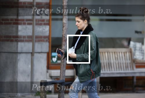 Amsterdam 5 maart 2021
Marieke Elsinga en haar vriend Sander verhuizen naar hun nieuwe huis . De studenten verhuizer verhuist ze.