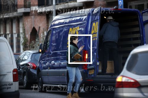 Amsterdam 5 maart 2021
Marieke Elsinga en haar vriend Sander verhuizen naar hun nieuwe huis . De studenten verhuizer verhuist ze.