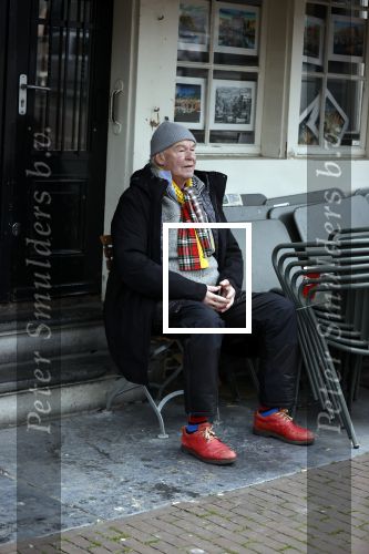 Amsterdam 4 maart 2021
Peter Faber zit elke ochtend tijdens corona bij cafe Kobalt op terras.