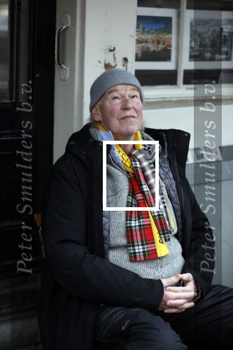 Amsterdam 4 maart 2021
Peter Faber zit elke ochtend tijdens corona bij cafe Kobalt op terras.