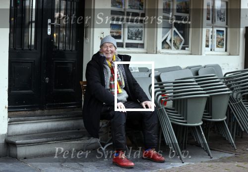Amsterdam 4 maart 2021
Peter Faber zit elke ochtend tijdens corona bij cafe Kobalt op terras.