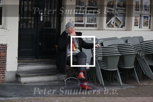 Amsterdam 4 maart 2021
Peter Faber zit elke ochtend tijdens corona bij cafe Kobalt op terras.
