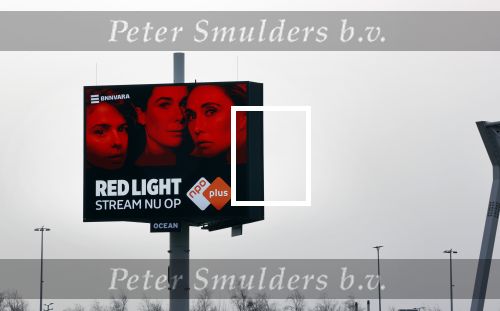 Schiphol A4 21 februari 2021
Abri serie Redlight met oa Carice v Houten en Halina Reijn