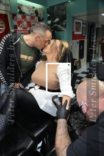 Eindhoven, 6 maart 2021
Barbie laat de naam van de jongste zoon tattoeren bij Danny van Dannyâ€™s Tattoo