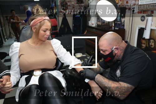 Eindhoven, 6 maart 2021
Barbie laat de naam van de jongste zoon tattoeren bij Danny van Dannyâ€™s Tattoo