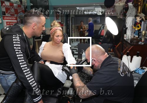 Eindhoven, 6 maart 2021
Barbie laat de naam van de jongste zoon tattoeren bij Danny van Dannyâ€™s Tattoo