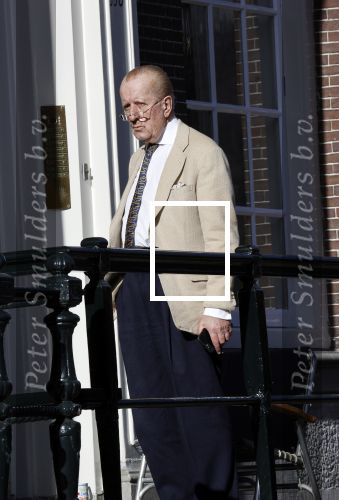 Amsterdam 26 februari 2021
Theo Hiddema in het zonnetje voor zijn huis.