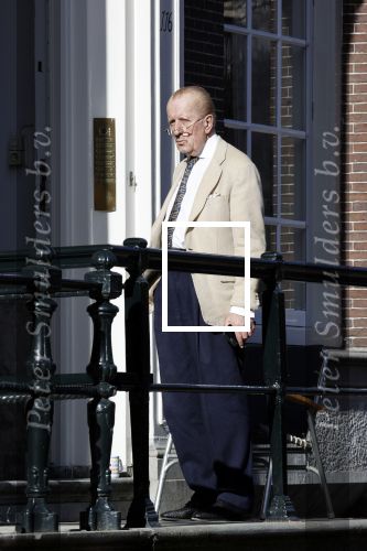 Amsterdam 26 februari 2021
Theo Hiddema in het zonnetje voor zijn huis.