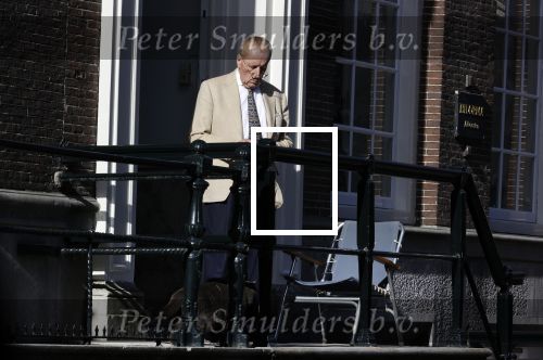 Amsterdam 26 februari 2021
Theo Hiddema in het zonnetje voor zijn huis.