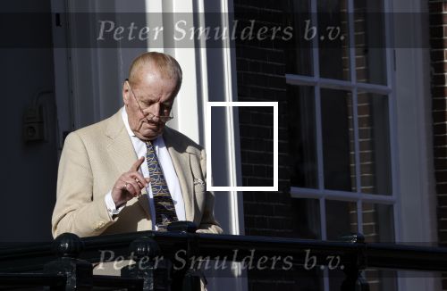 Amsterdam 26 februari 2021
Theo Hiddema in het zonnetje voor zijn huis.
