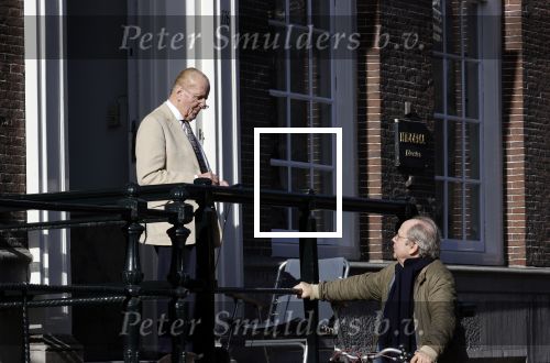 Amsterdam 26 februari 2021
Theo Hiddema in het zonnetje voor zijn huis.