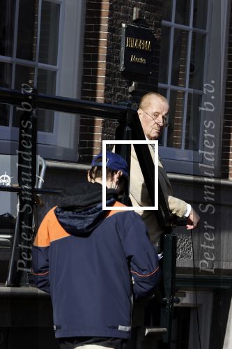 Amsterdam 26 februari 2021
Theo Hiddema in het zonnetje voor zijn huis.