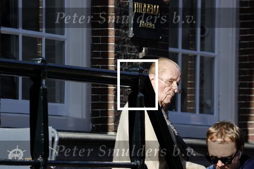 Amsterdam 26 februari 2021
Theo Hiddema in het zonnetje voor zijn huis.