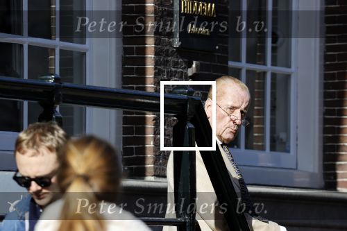 Amsterdam 26 februari 2021
Theo Hiddema in het zonnetje voor zijn huis.