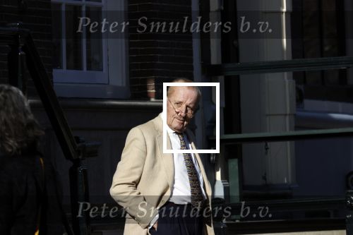 Amsterdam 26 februari 2021
Theo Hiddema in het zonnetje voor zijn huis.