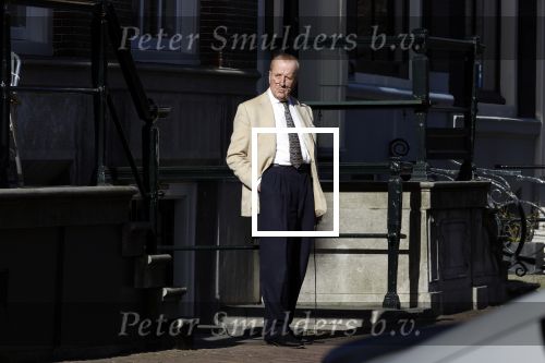 Amsterdam 26 februari 2021
Theo Hiddema in het zonnetje voor zijn huis.