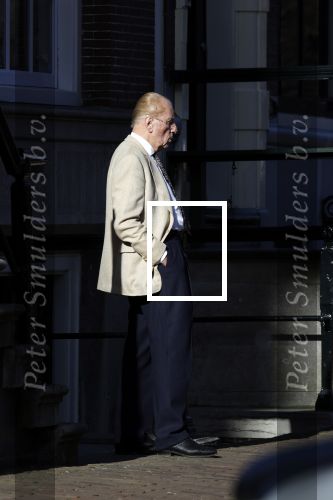 Amsterdam 26 februari 2021
Theo Hiddema in het zonnetje voor zijn huis.