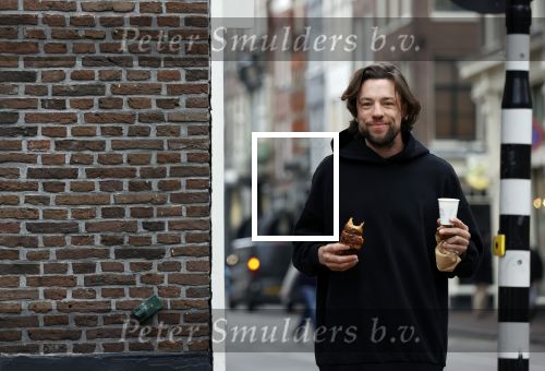 Amsterdam 4 maart 2021
Thomas Dekker met koffietje op straat.