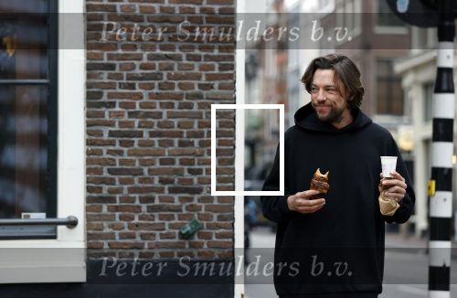 Amsterdam 4 maart 2021
Thomas Dekker met koffietje op straat.
