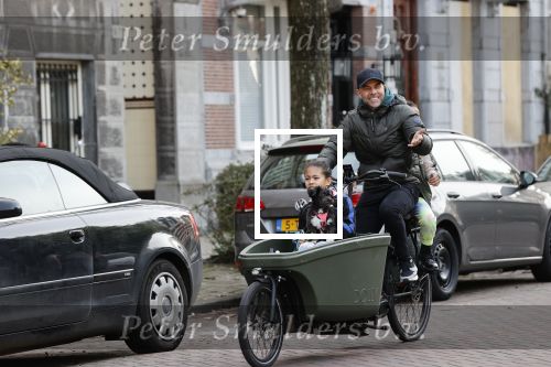 Amsterdam 25 februari 2021
Tjeerd Oosterhuis met zijn dochters op de bakfiets in Amsterdam