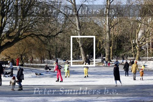 Amsterdam 9 februari 2021
Sneeuw in het vondelpark. Er wordt volop geschaatst in het vondelpark.