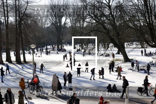 Amsterdam 9 februari 2021
Sneeuw in het vondelpark. Er wordt volop geschaatst in het vondelpark.
