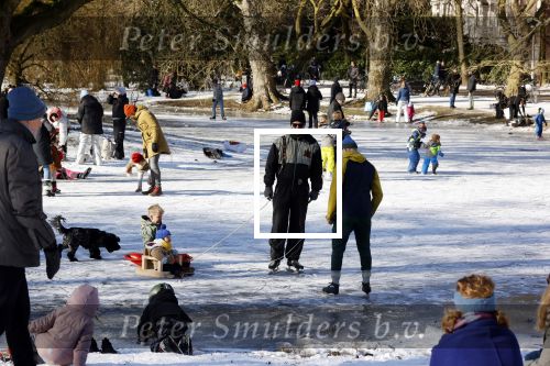 Amsterdam 9 februari 2021
Sneeuw in het vondelpark. Er wordt volop geschaatst in het vondelpark.