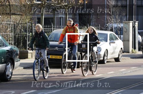 Amsterdam 2 maart 2021
Waldemar Torenstra met zijn dochter en zoon in Amsterdam zuid.