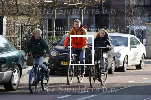 Amsterdam 2 maart 2021
Waldemar Torenstra met zijn dochter en zoon in Amsterdam zuid.