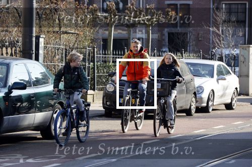 Amsterdam 2 maart 2021
Waldemar Torenstra met zijn dochter en zoon in Amsterdam zuid.