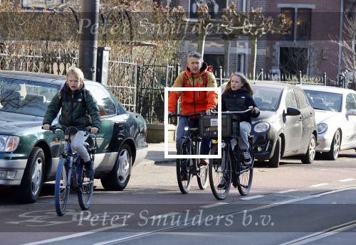 Amsterdam 2 maart 2021
Waldemar Torenstra met zijn dochter en zoon in Amsterdam zuid.