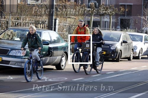Amsterdam 2 maart 2021
Waldemar Torenstra met zijn dochter en zoon in Amsterdam zuid.