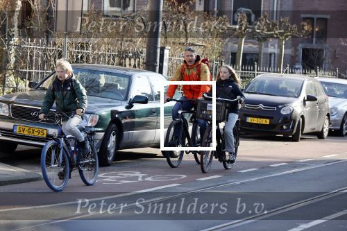 Amsterdam 2 maart 2021
Waldemar Torenstra met zijn dochter en zoon in Amsterdam zuid.