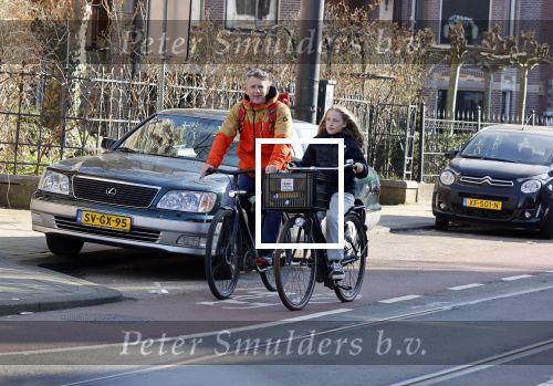 Amsterdam 2 maart 2021
Waldemar Torenstra met zijn dochter en zoon in Amsterdam zuid.