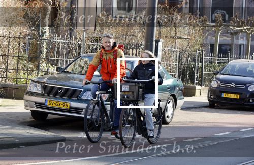 Amsterdam 2 maart 2021
Waldemar Torenstra met zijn dochter en zoon in Amsterdam zuid.