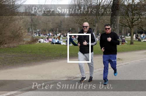 Amsterdam 24 febrruari 2021
Wolter Kroes en kennis Richard hard lopend door het vondelpark