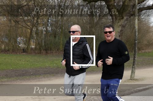 Amsterdam 24 febrruari 2021
Wolter Kroes en kennis Richard hard lopend door het vondelpark