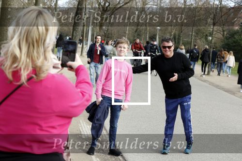 Amsterdam 24 febrruari 2021
Wolter Kroes en kennis Richard hard lopend door het vondelpark